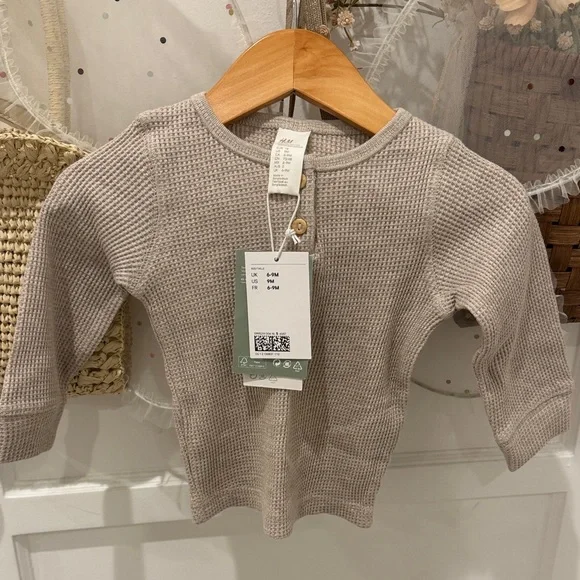 H&M Kids Beige Waffle Knit Long Sleeve Tee - Picture 2 of 3